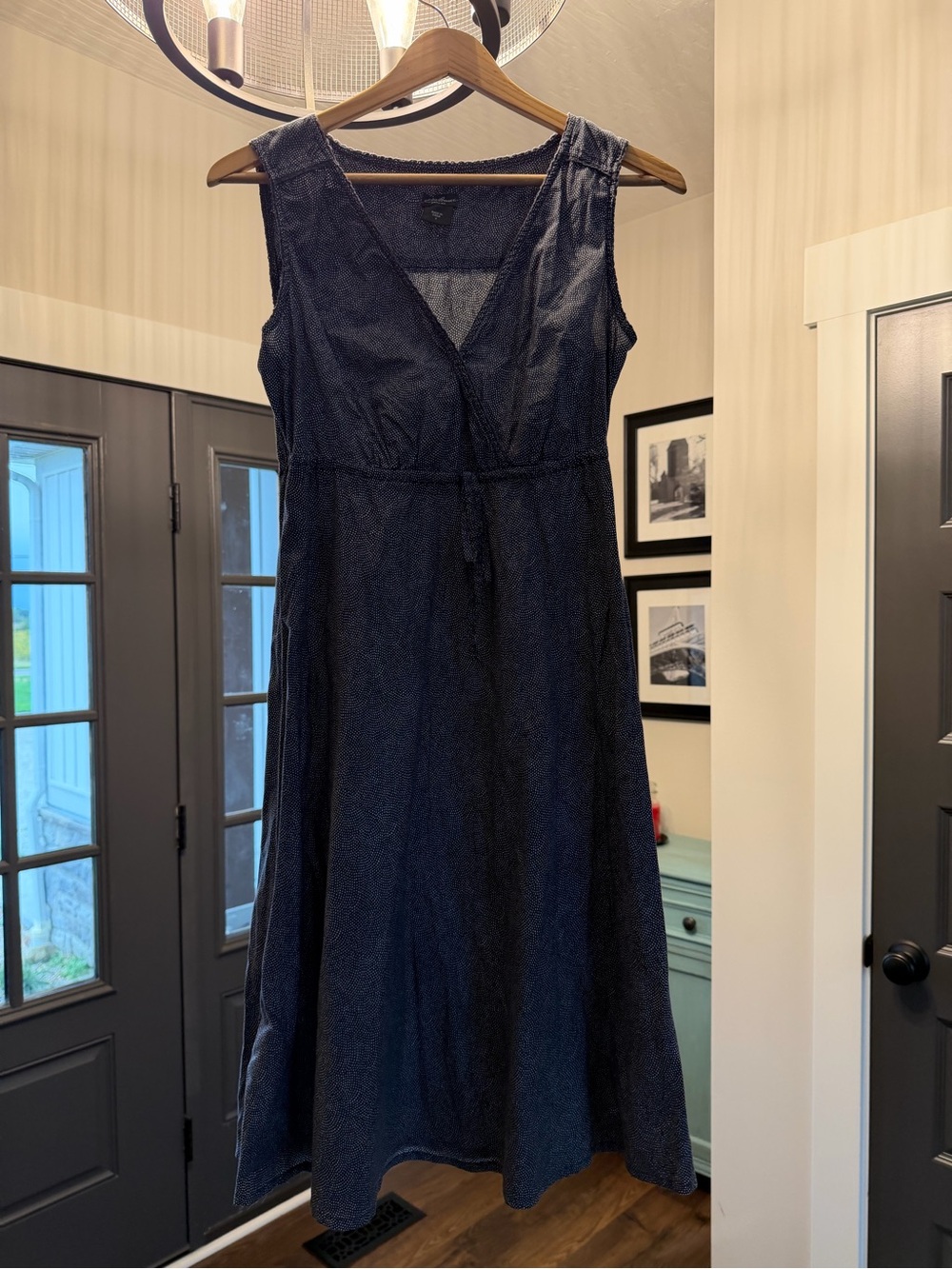 Eddie Bauer Navy V‑Neck Sleeveless Midi Dress